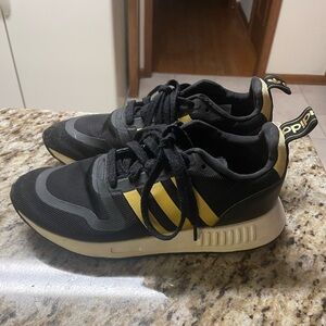 GUC Boys Adidas Multix Sneakers in Black and Gold Metallic Size 5.5